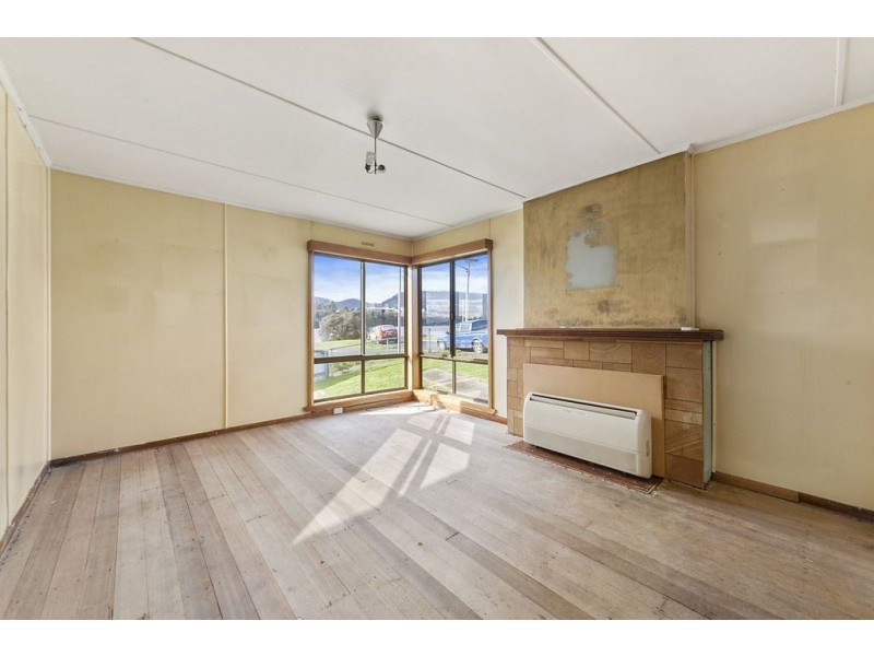 6 Curlew Parade, Claremont TAS 7011