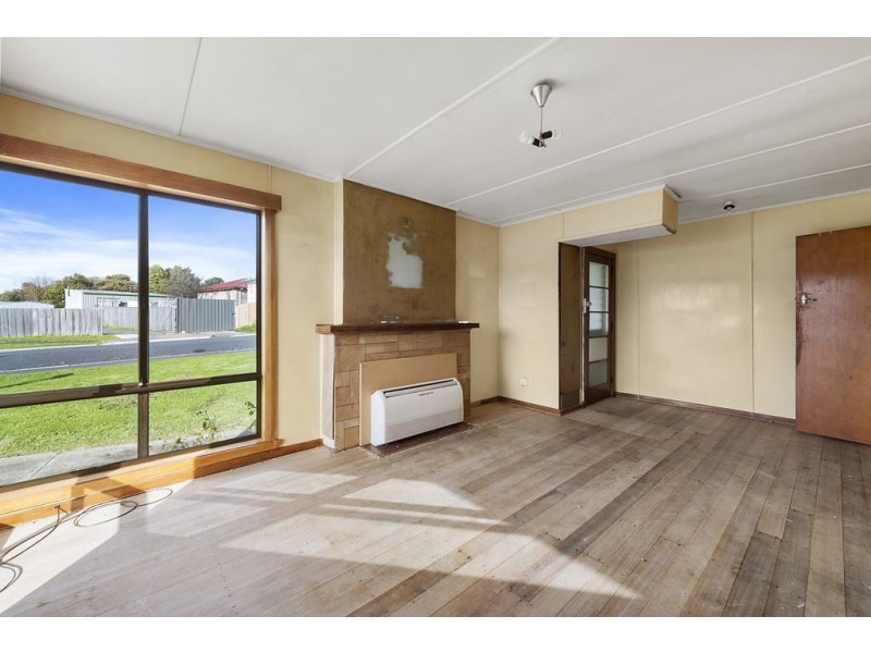 6 Curlew Parade, Claremont TAS 7011
