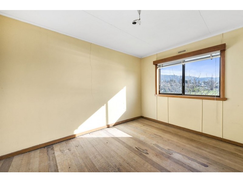 6 Curlew Parade, Claremont TAS 7011