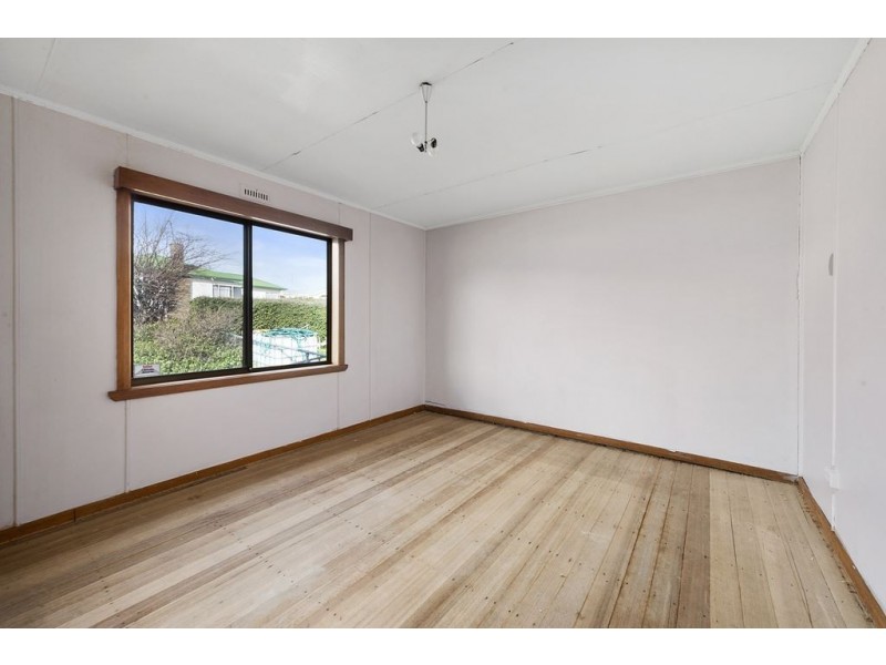 6 Curlew Parade, Claremont TAS 7011