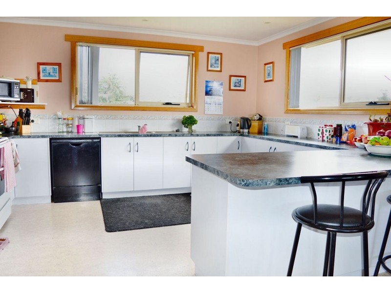 8 Sunny View Avenue, Swansea TAS 7190
