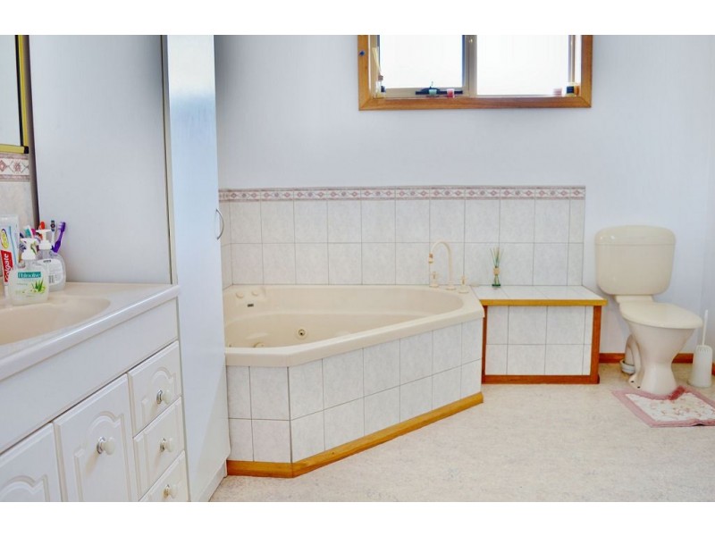 8 Sunny View Avenue, Swansea TAS 7190