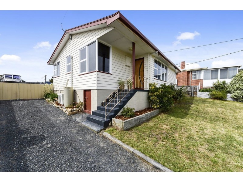 9 Centenary Crescent, Claremont TAS 7011