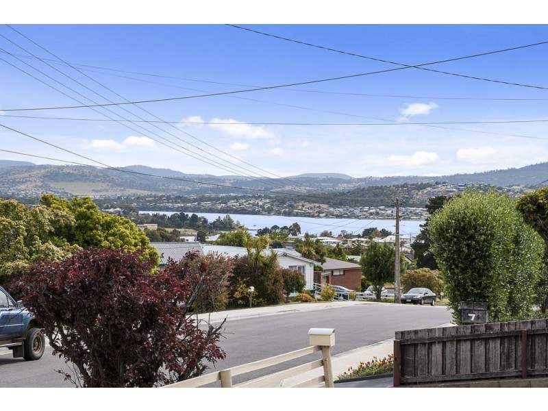 9 Centenary Crescent, Claremont TAS 7011