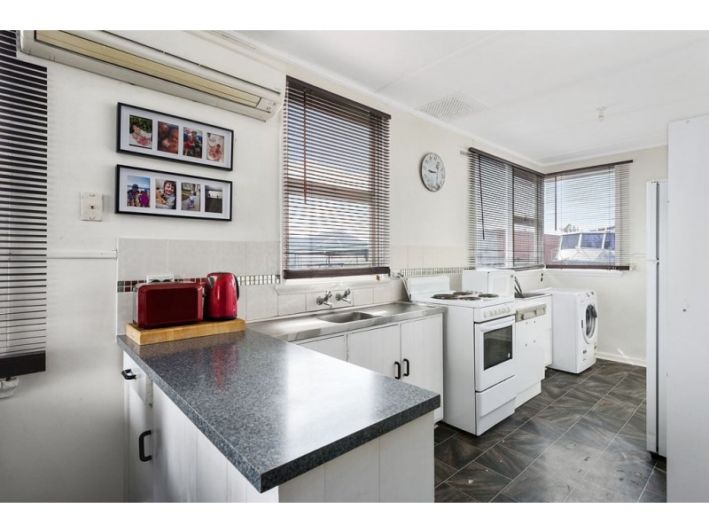 9 Centenary Crescent, Claremont TAS 7011