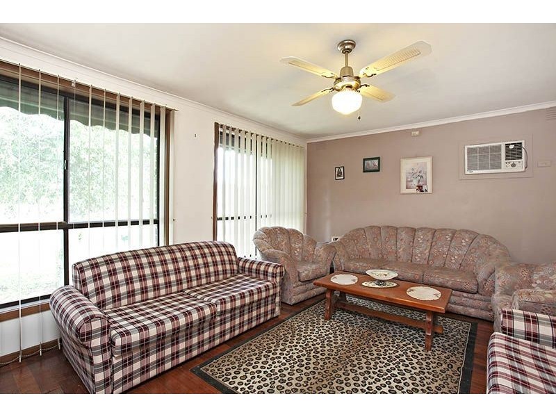 10 Cuthbert Drive, Mill Park VIC 3082