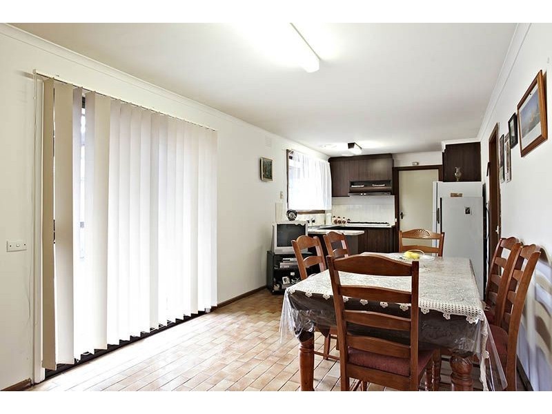 10 Cuthbert Drive, Mill Park VIC 3082