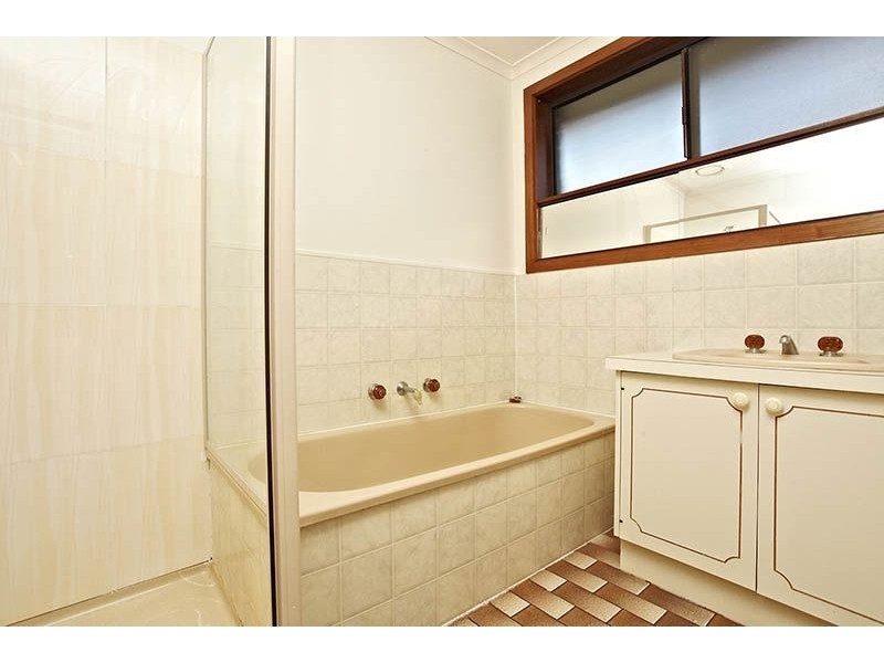 10 Cuthbert Drive, Mill Park VIC 3082