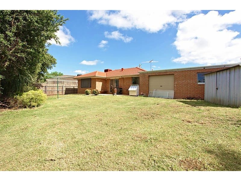 11 Langvale Court, Mill Park VIC 3082