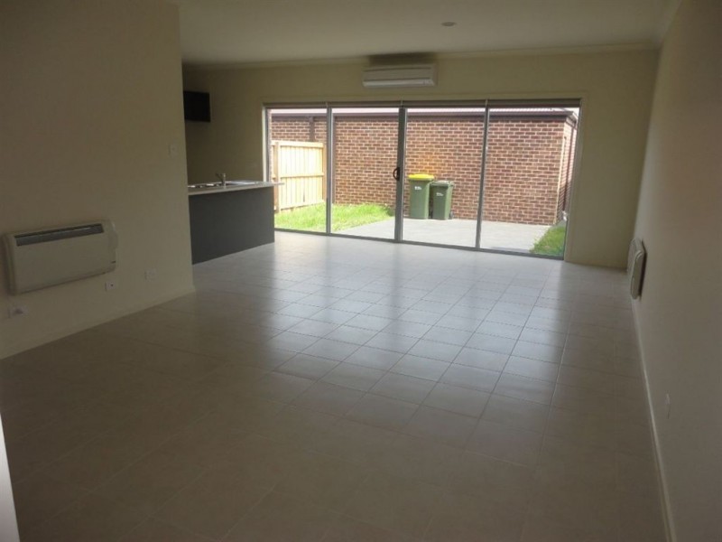8 Carney Street, Lalor VIC 3075