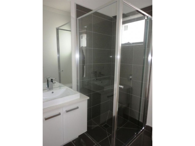 2 & 3/24 Methven Ave, South Morang VIC 3752