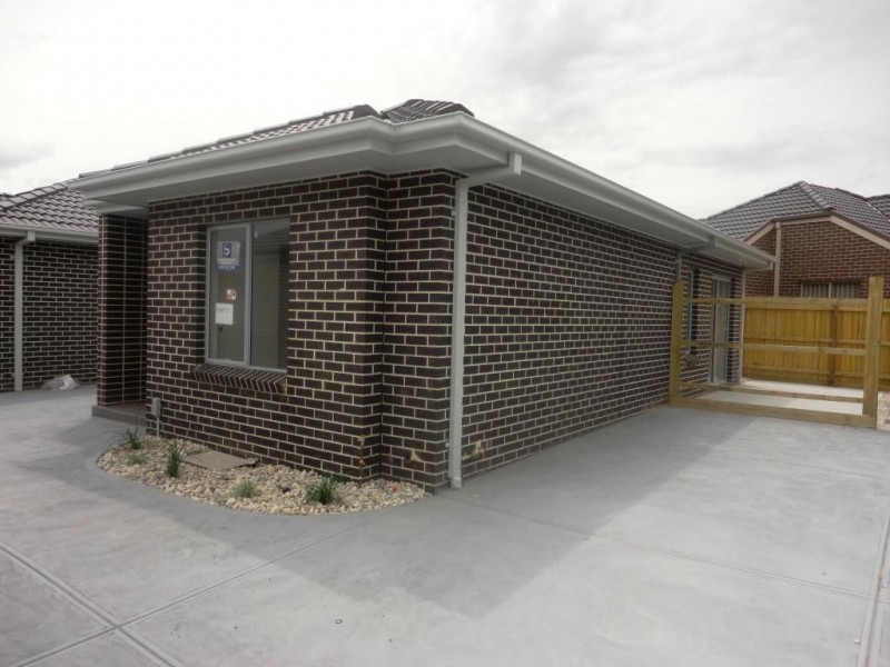 2 & 3/24 Methven Ave, South Morang VIC 3752