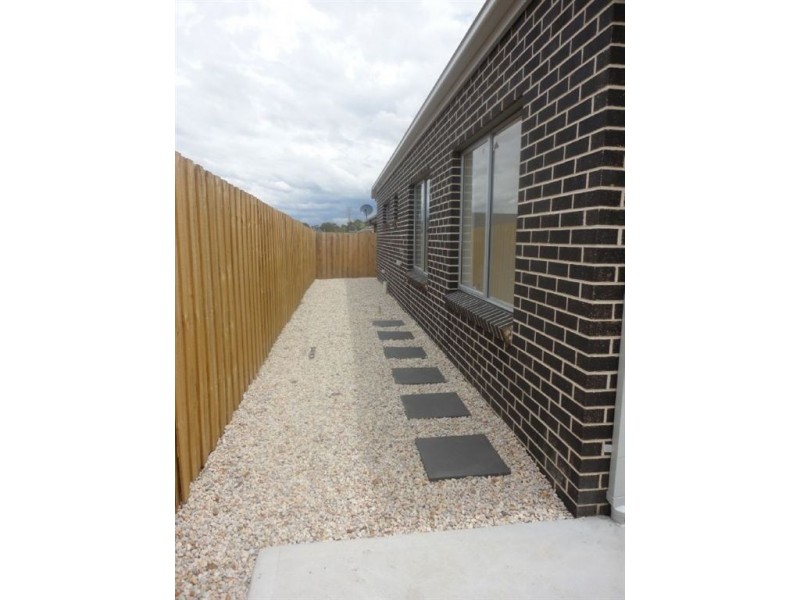 2 & 3/24 Methven Ave, South Morang VIC 3752