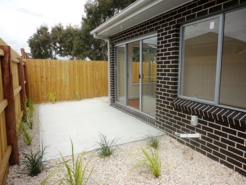 2 & 3/24 Methven Ave, South Morang VIC 3752