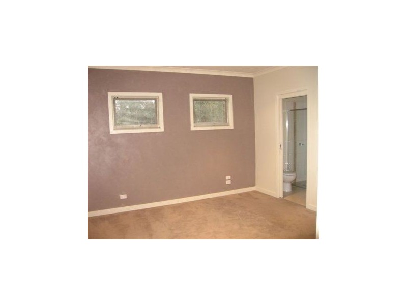 2/171 St  Helena Road, Greensborough VIC 3088