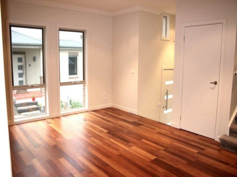 2/171 St  Helena Road, Greensborough VIC 3088