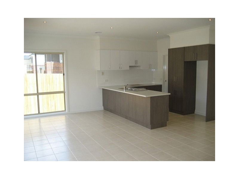 2/26 Methven Avenue, South Morang VIC 3752