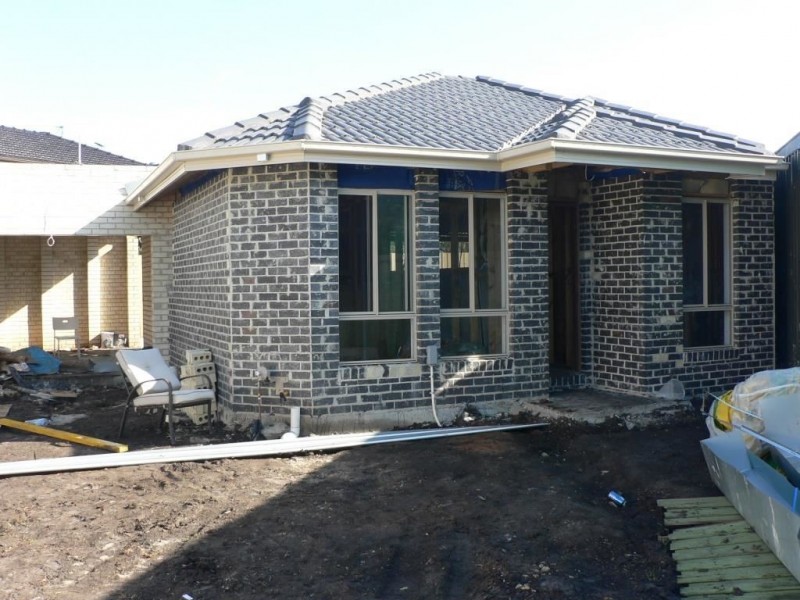 2/13 Balcombe Court, Thomastown VIC 3074