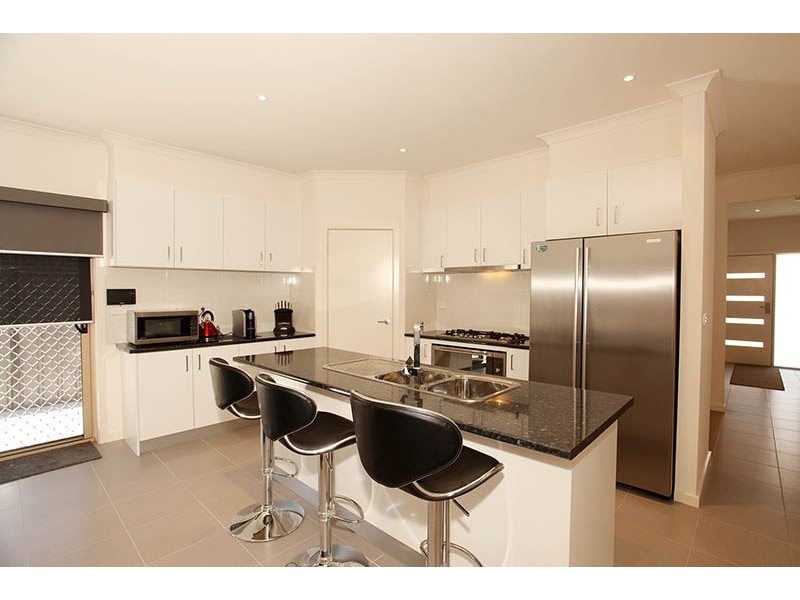 8 Emden Road, Wollert VIC 3750