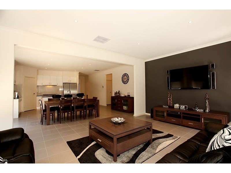 8 Emden Road, Wollert VIC 3750