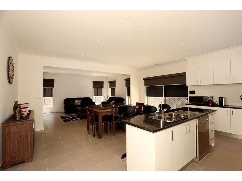 8 Emden Road, Wollert VIC 3750