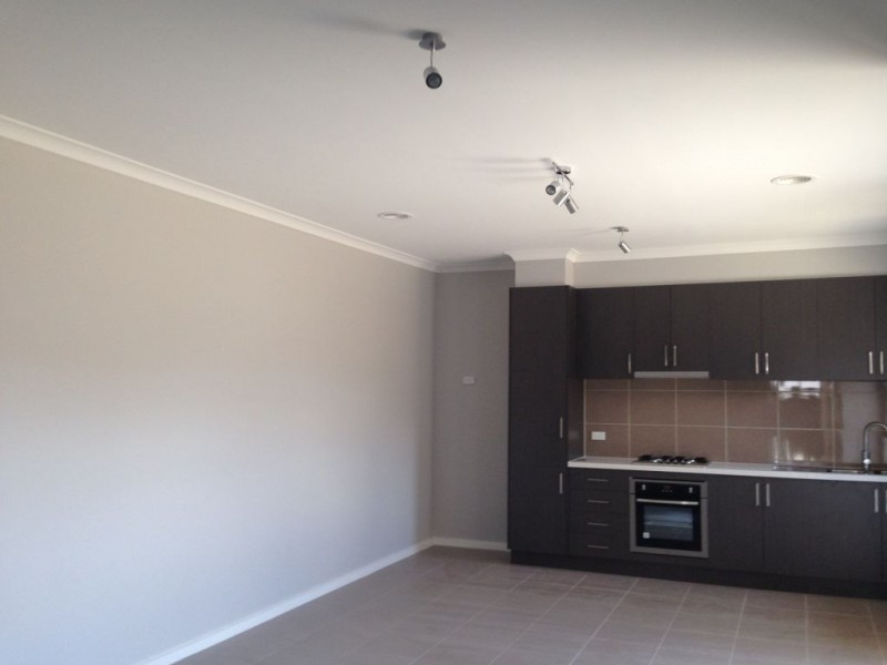 2/27 Travers Street, Thomastown VIC 3074