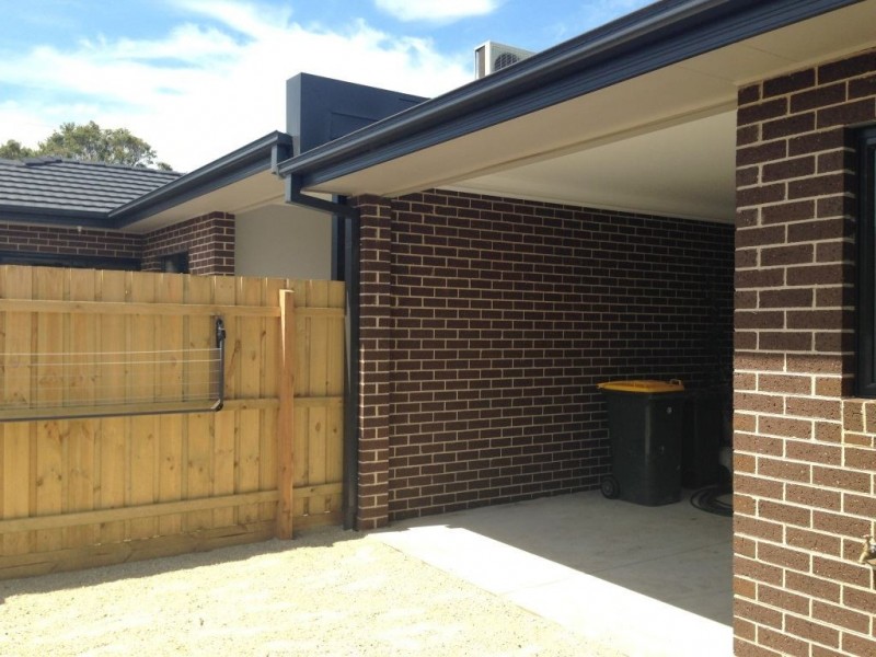 2/27 Travers Street, Thomastown VIC 3074
