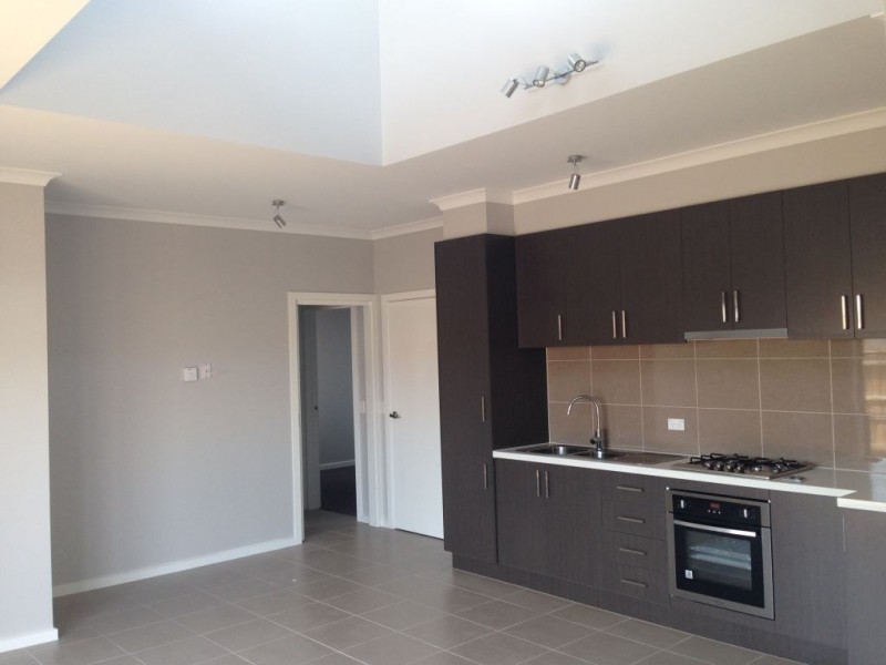 2/27 Travers Street, Thomastown VIC 3074