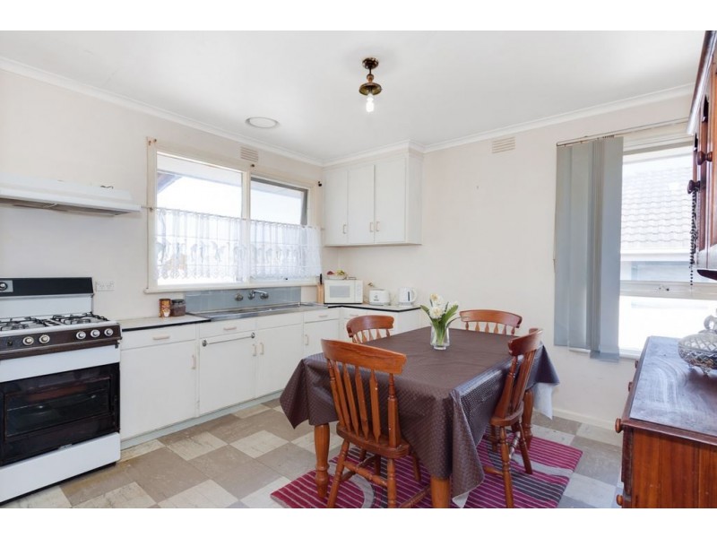 5 Miranda Road, Reservoir VIC 3073