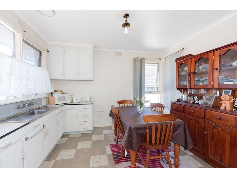 5 Miranda Road, Reservoir VIC 3073