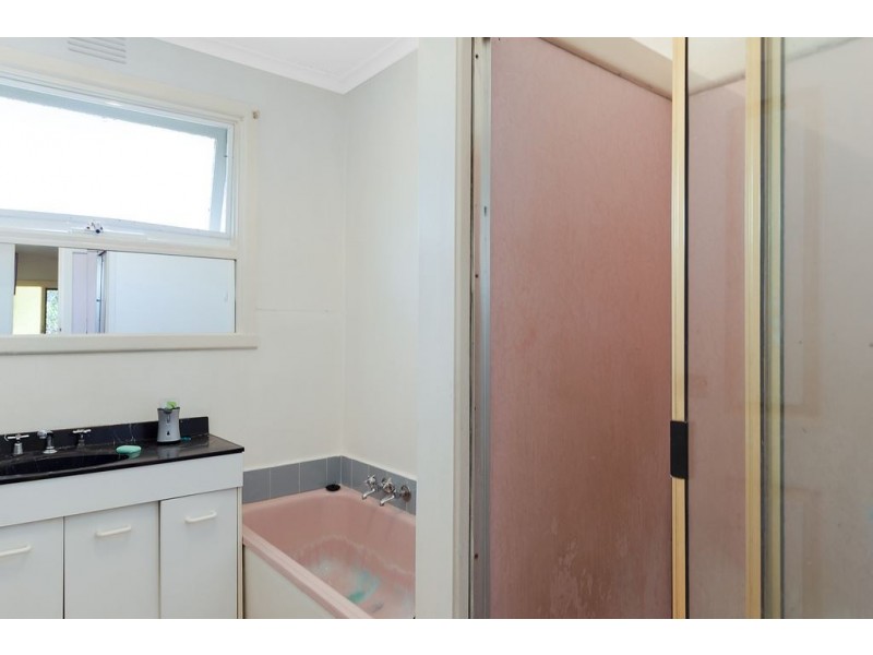 5 Miranda Road, Reservoir VIC 3073