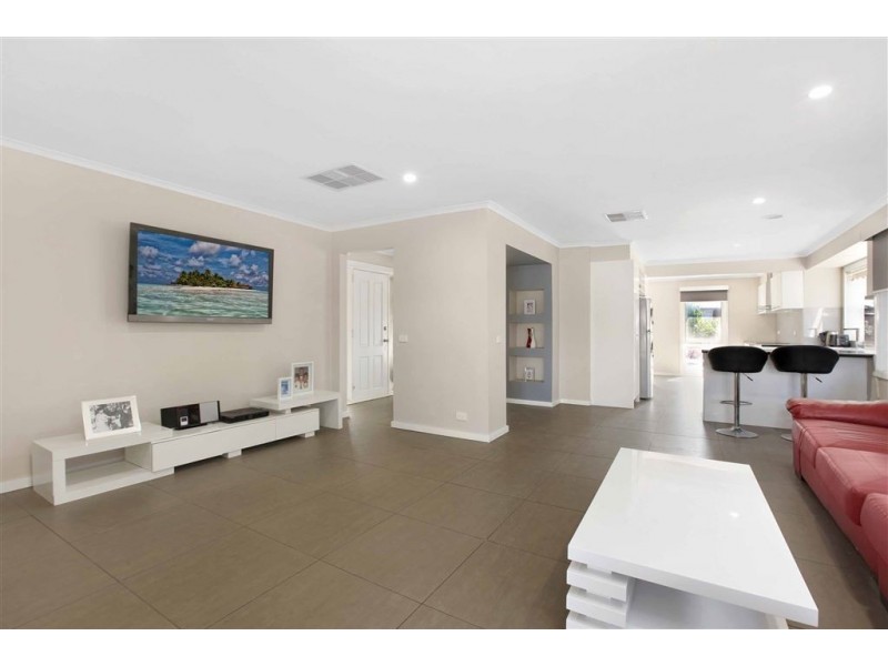 18 Wodonga Crescent, Thomastown VIC 3074