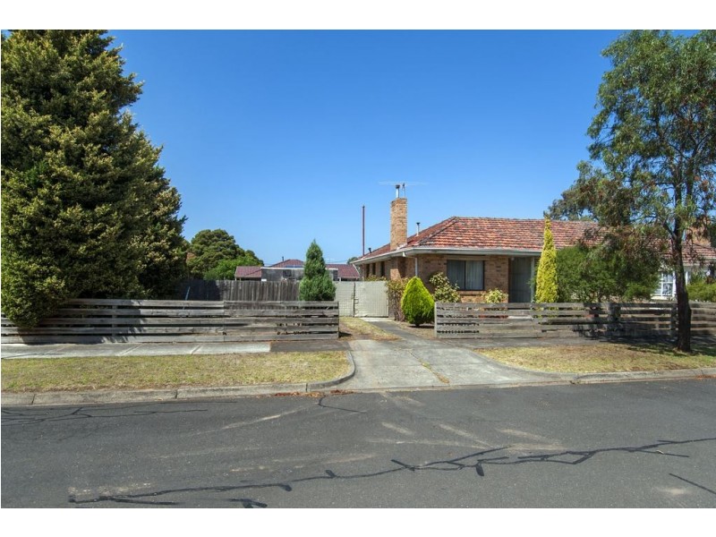 10 Biran Court, Reservoir VIC 3073