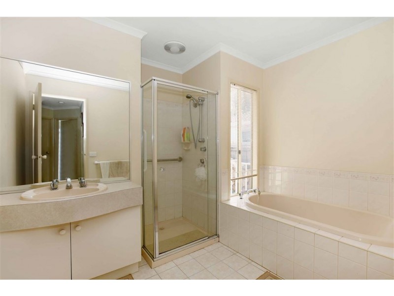16 Sorrento Place, Epping VIC 3076