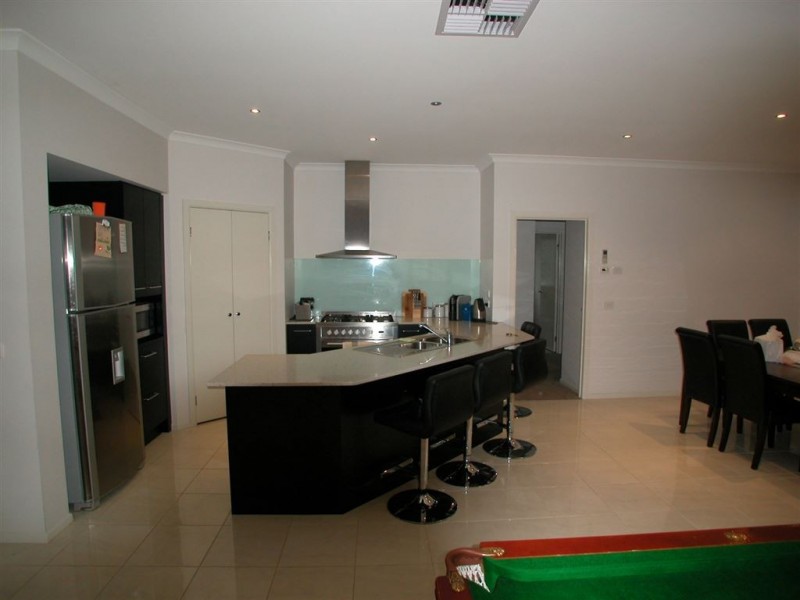 90 Hawkstowe Parade, South Morang VIC 3752