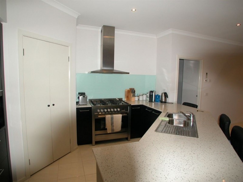 90 Hawkstowe Parade, South Morang VIC 3752