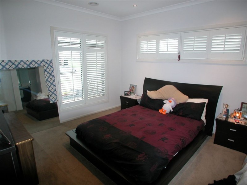 90 Hawkstowe Parade, South Morang VIC 3752