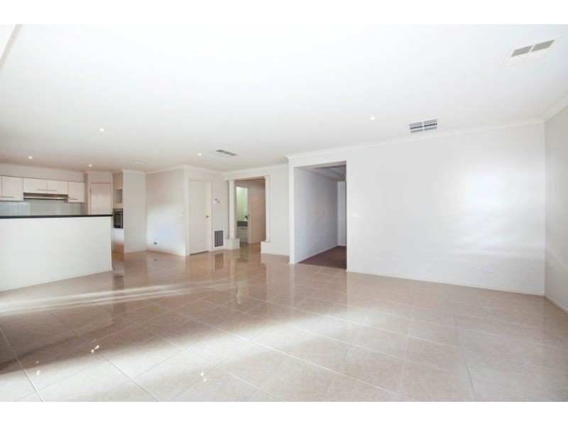 8 Robusta Avenue, Bundoora VIC 3083