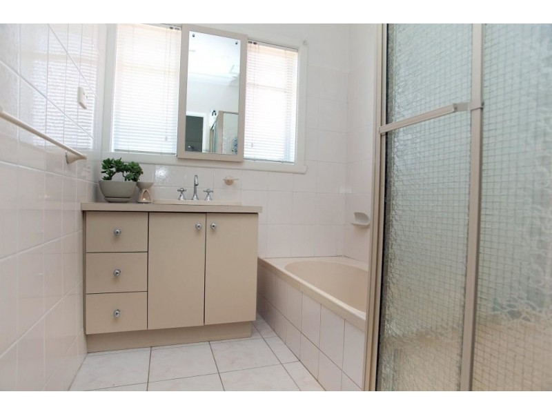 1/104 Alexander Avenue, Thomastown VIC 3074