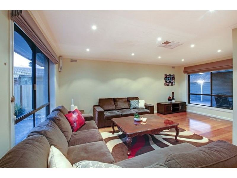 23 Streeton Circuit, Mill Park VIC 3082