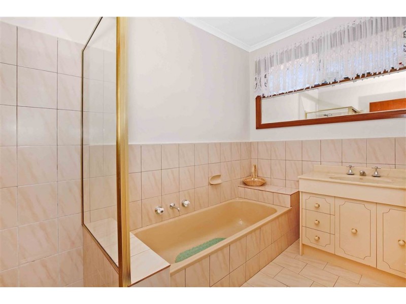 11 Lockwood Grove, Thomastown VIC 3074