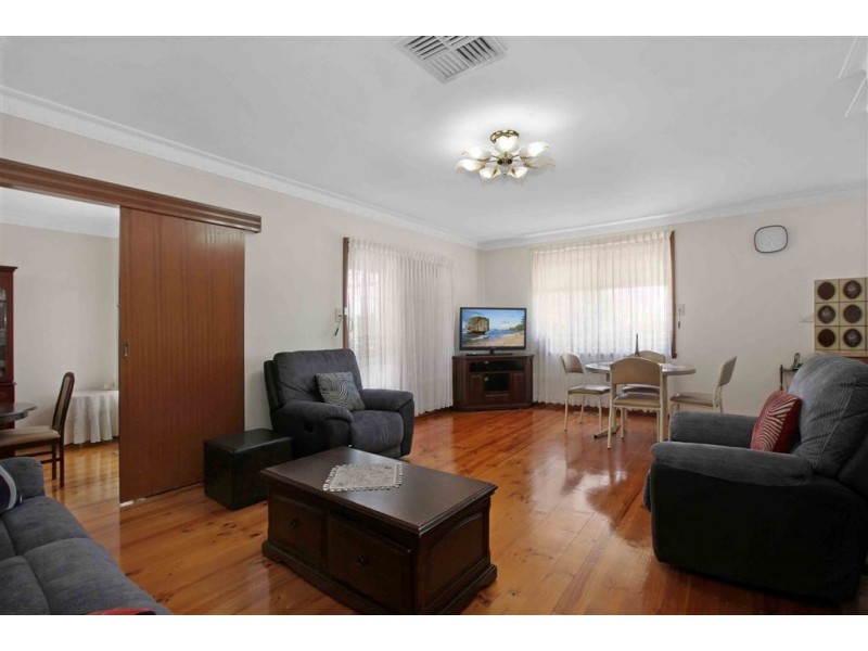 11 Lockwood Grove, Thomastown VIC 3074