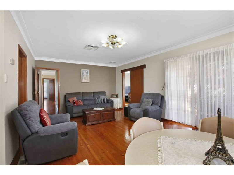 11 Lockwood Grove, Thomastown VIC 3074