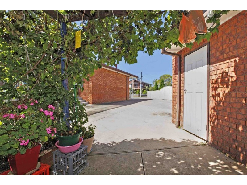 11 Lockwood Grove, Thomastown VIC 3074