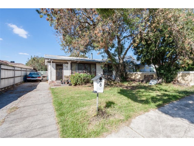 8 Mount View Road, Thomastown VIC 3074