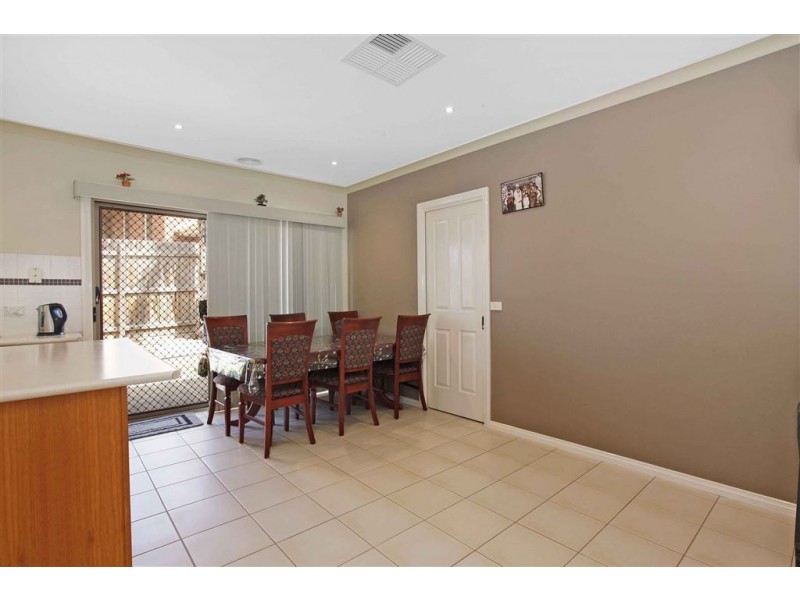 2 Themeda Close, South Morang VIC 3752