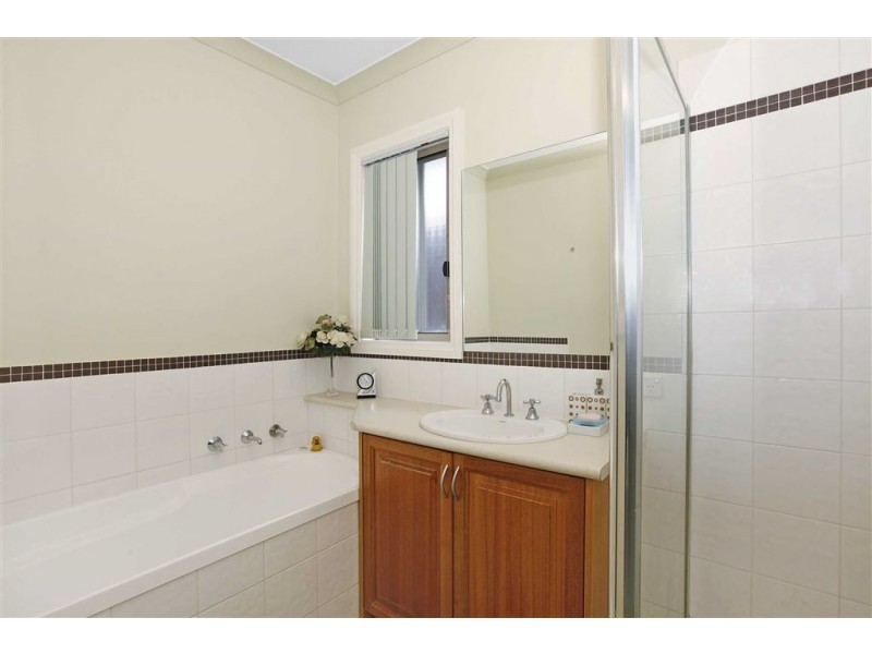 2 Themeda Close, South Morang VIC 3752