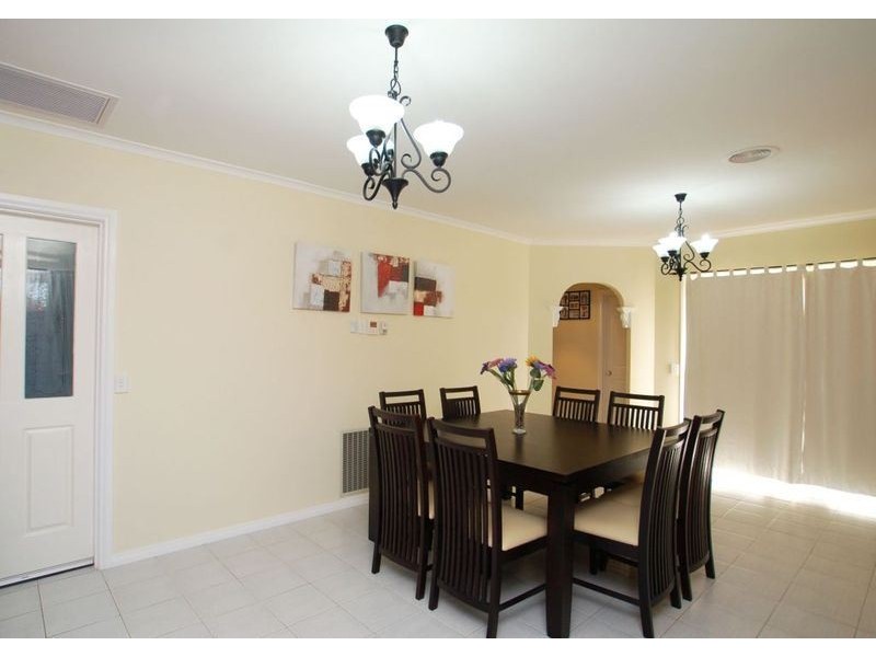 14 Jamieson Close, Roxburgh Park VIC 3064