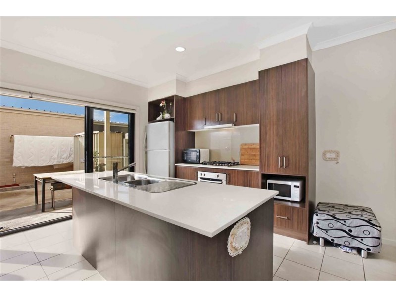 16 Grenville Walk, Lalor VIC 3075