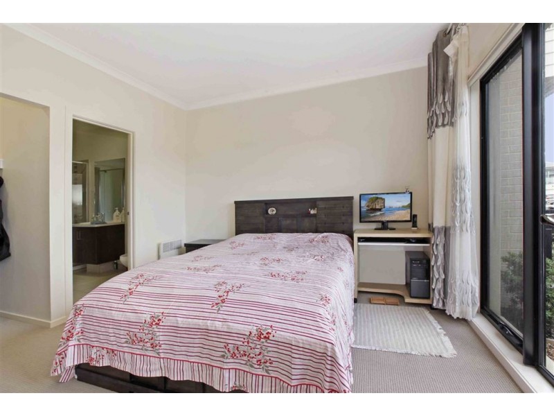 16 Grenville Walk, Lalor VIC 3075